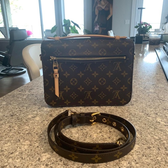 Louis Vuitton Metis Pochette Monogram - Picture 2 of 8
